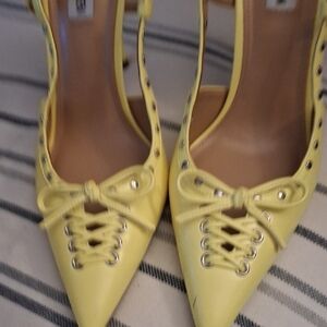 Steve Madden Yellow Pointed-Toe Lace-Up Heels